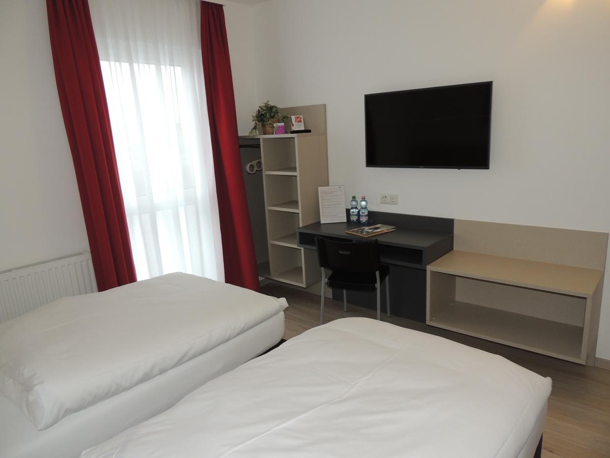 Avia Motel Bisamberg コルノイブルク エクステリア 写真
