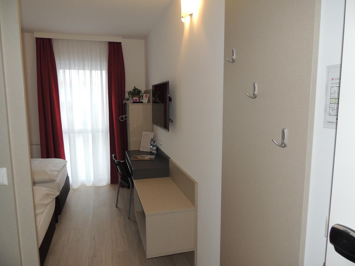 Avia Motel Bisamberg コルノイブルク エクステリア 写真