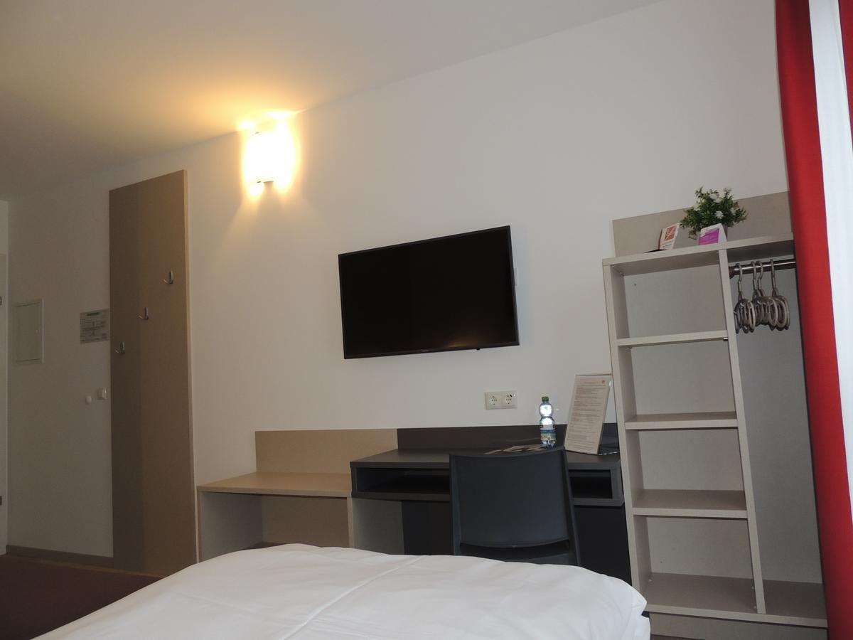 Avia Motel Bisamberg コルノイブルク エクステリア 写真