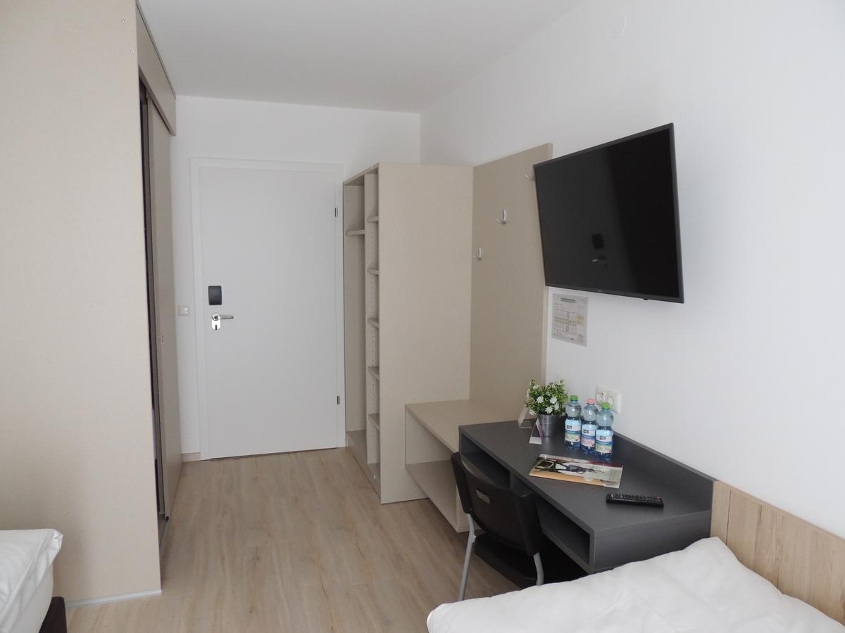 Avia Motel Bisamberg コルノイブルク エクステリア 写真