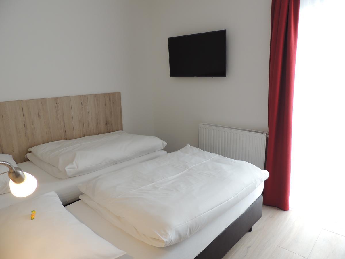 Avia Motel Bisamberg コルノイブルク エクステリア 写真