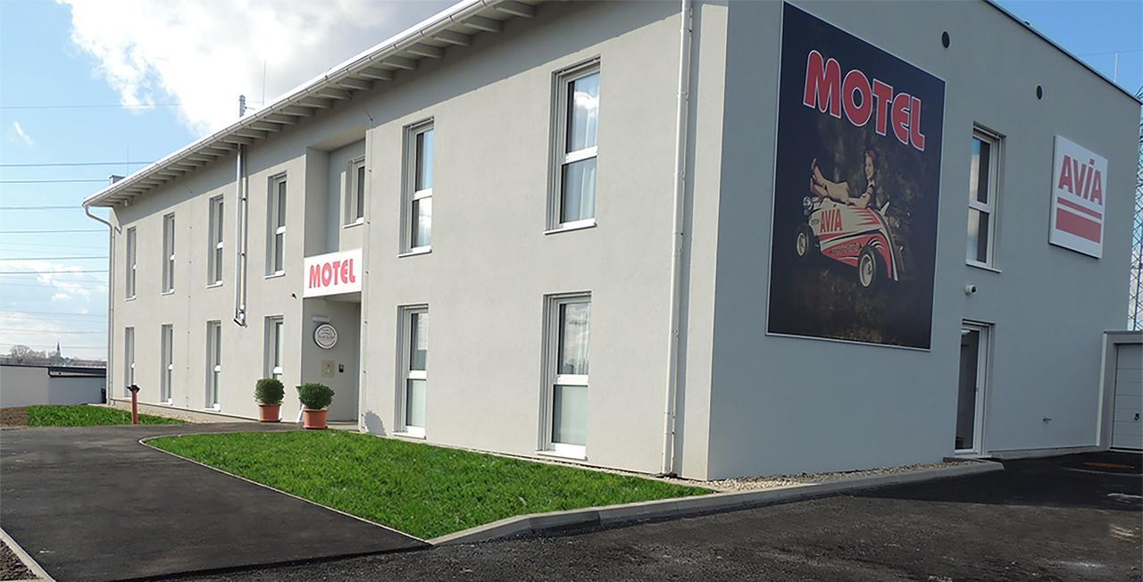 Avia Motel Bisamberg コルノイブルク エクステリア 写真